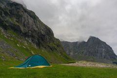 Am Strand Kvalvika auf den westlichen Lofoten, Insel Moskenesøy.