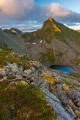 Aufstieg zum Berg Matmora (788 m) auf der Lofoteninsel Austvågøy.