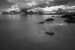 Am Strand nahe Myrland auf der Lofoteninsel Flakstadøy.