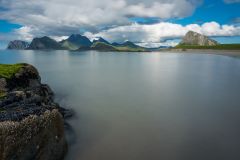 Am Strand nahe Myrland auf der Lofoteninsel Flakstadøy.