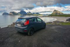 Am Strand nahe Myrland auf der Lofoteninsel Flakstadøy.
