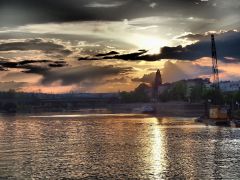 Moselkai mit Lastkahn - Dramatisch