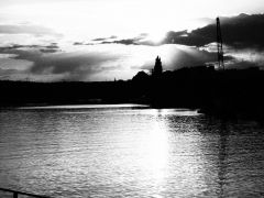 Moselkai mit Lastkahn - Monochrome