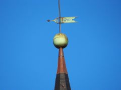 Freihand-Supertele mit 595mm KB-Äquivalent: Ev. Stadtkirche Köpenick - 65-Meter Turmspitze
