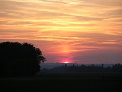 Farbe !!!

(da ist wirklich nichts aufgehübscht. Die Farben sind genau so gewesen. Der Sonnenuntergang war wohl bisher der schönste, den ich je gesehen habe!)