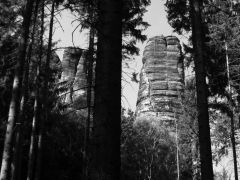 Der Bloßstock zischen Bäumen
Sächsische Schweiz...einfach eine reizvolle Gegend.