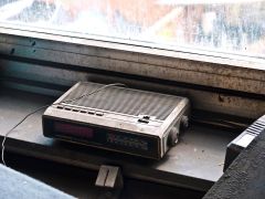 Die "Leistung" von dem Kleinen hat mich echt beeindruckt - alt aber noch nicht tot. Er dienst als Arbeitsradio in der Werkstatt.