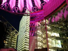 Sony Center   11
Spiegelung pink, mit DB Turm (Qalität wie gehabt)